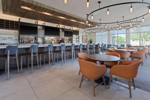 ผับ/เลาจน์, ฮิลตัน การ์เดน อินน์ เชสเตอร์ตัน (Hilton Garden Inn Chesterton) in เชสเตอร์ตัน (IN)