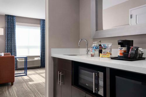 Hampton Inn & Suites-Worcester, MA