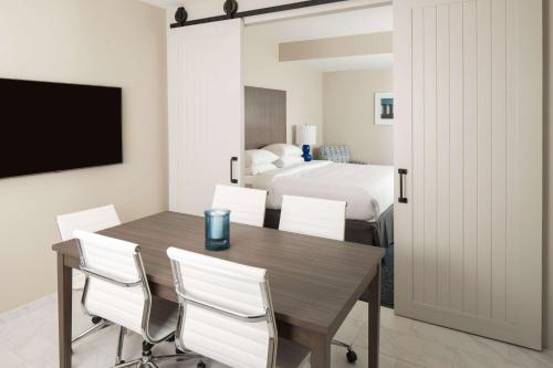 King Studio Suite with Kitchenette