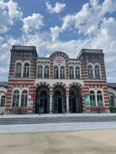 Gyógyfürdő, Studio lumineux au calme en centre ville, face aux thermes in Salies-De-Bearn városközpont