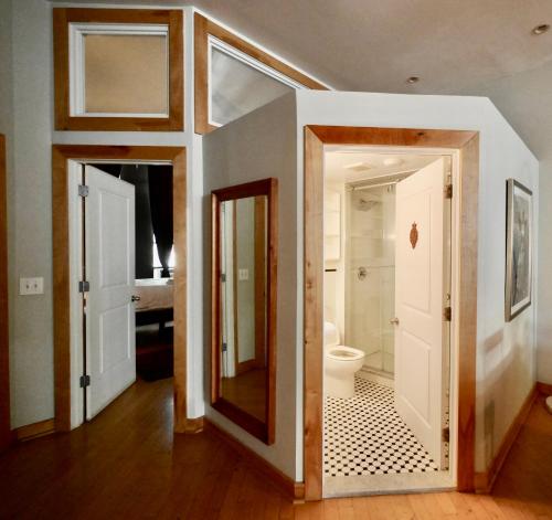 2 bedrooms with one private bathroom in lovely home, New York (fotografie 3)