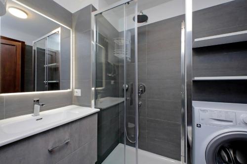 Lovely Apartment Via Sistina - image 2