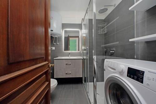Lovely Apartment Via Sistina - image 5