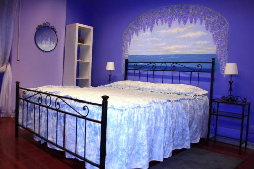 1 queen bed, 1 twin bed
