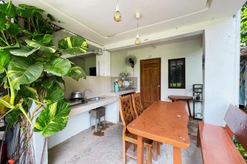 Villa Espinoza Beach Resort Nasugbu in Calayo