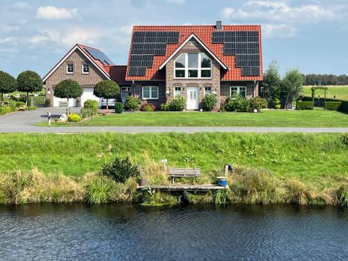 Ferienwohnung Haus Moorblick mit Garten in Kanallage Ferienwohnung Haus Moorblick mit Garten in Kanallage