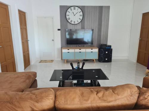 Friends​ Pool​ Villa​ Huahin,  Big​ Pool,​ snooker near Black Mountain Water Park