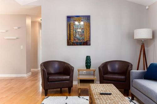 TDJ Getaway 4BR Home with game room thumb 3