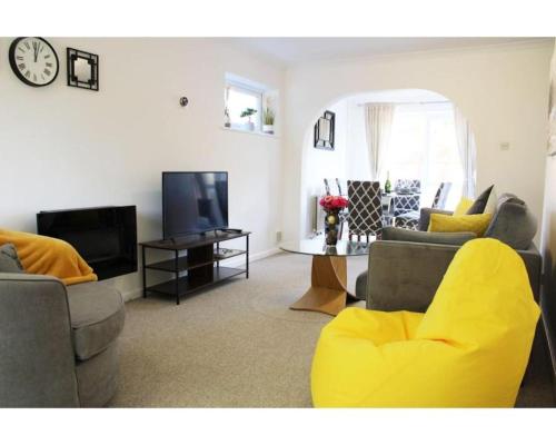 Közös társalgó / TV, A Comfortable Nest for Contractors or Families - sleeps 8 in Chesterton