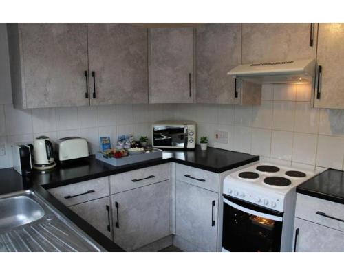 Konyha, A Comfortable Nest for Contractors or Families - sleeps 8 in Chesterton