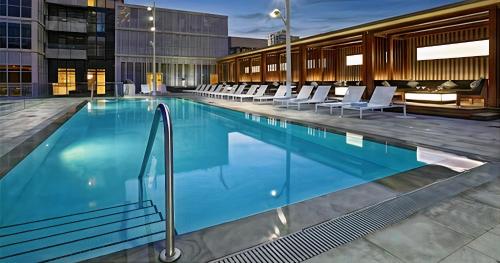 Upscale Suite at CN Tower, Metro Convention & Rogers Centre, Toronto (photo 4)