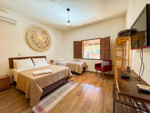 1 double bed, 1 twin bed