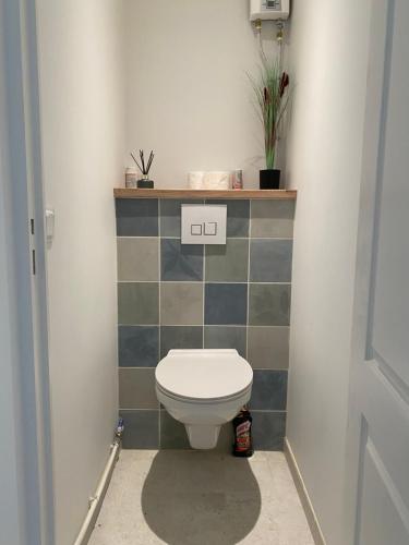 Maison 2 pièces dans parc privé, forêt, loisirs, ecuries de chevaux (Maison 2 pieces dans parc prive, foret, loisirs, ecuries de chevaux) in เลอ ซูดราย ม็องซูร์