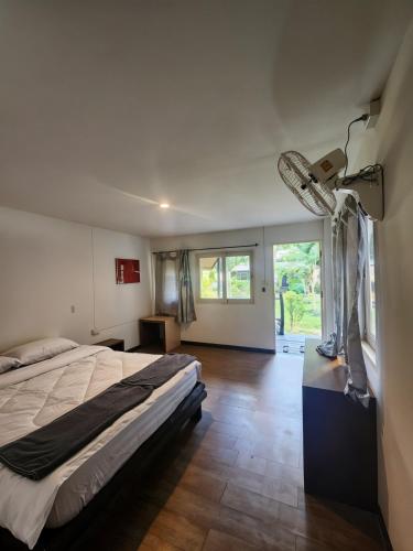 Budget Double Room image 3