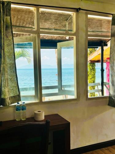 Double Room with Sea View image 5