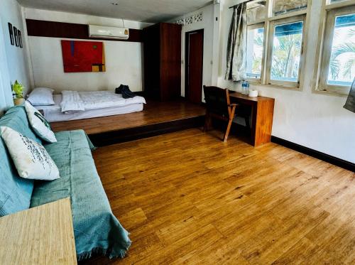 Double Room with Sea View image 6