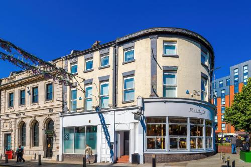 The Seven Suites Liverpool, Sefton