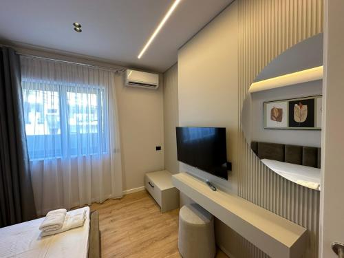 Deluxe One-Bedroom Apartment with City View image 8