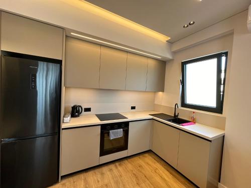 Deluxe One-Bedroom Apartment with City View image 10