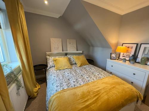 Two Bedroom Flat in London - image 8