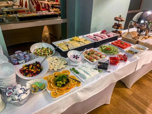 Hotel Echo - image 8