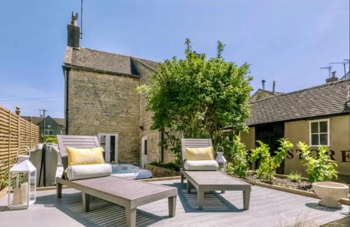 Luxury Cotswolds Cottage with Hot Tub 4