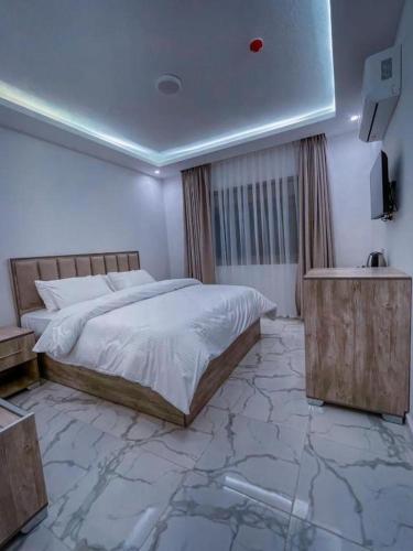Double Room image 5