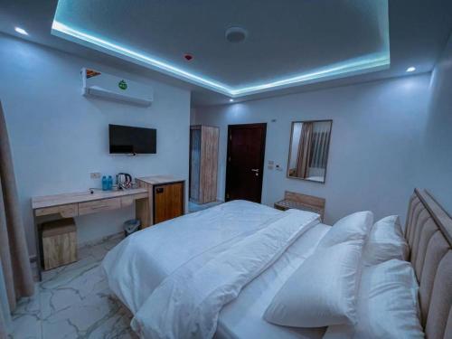 Double Room image 6