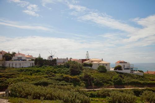 Ericeira Chill Hill Hostel & Private Rooms - Peach Garden - image 14