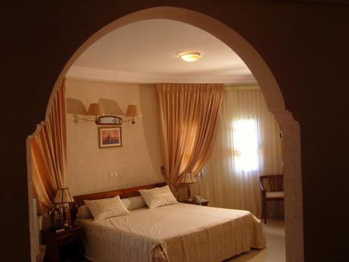 Hotel GHIS Palace - Tap to explore photos