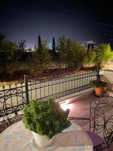 ΧΑΡΗΣ ROOMS chambre d'hôte Amígdhalon