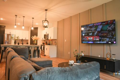 Quartos, Loop, New Luxurious Large 3BR House, Sleeps 11 with Free Parking in Fairview (TX)