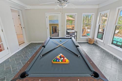Designer Home - Pool - Billiards - Home Office in Cary, USA