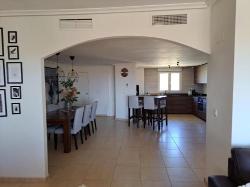 Amazing Apartamento Renes, with a shared pool in โล เมดิโก