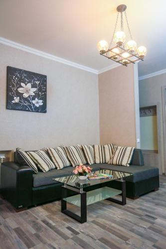 Old Tbilisi Lilu's Apartment 1 - Tap to explore photos