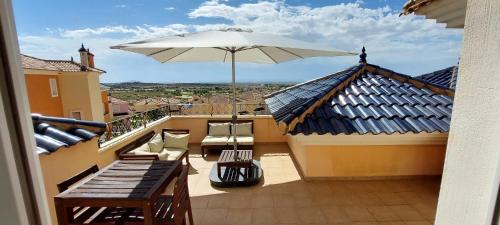 Amazing Apartamento Renes, with a shared pool in โล เมดิโก
