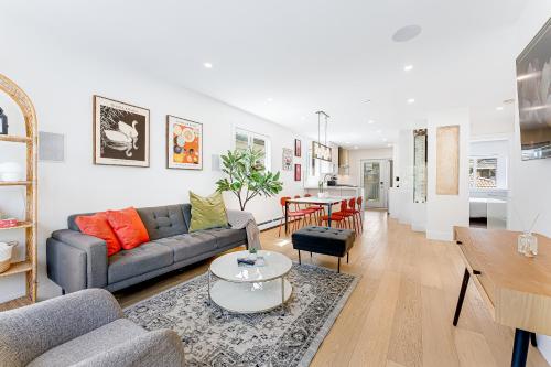 Riley Park-Modern 4 Bedroom Home, Central location - Tap to explore photos
