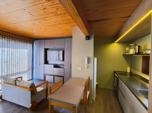 One-Bedroom Apartment image 6