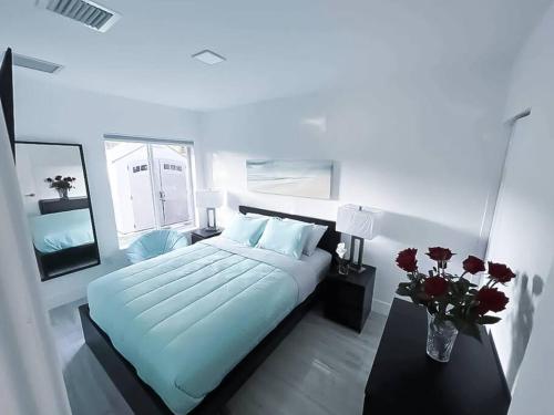 Modern Lux 3BR Home with Heated Pool in Fort Lauderdale, USA