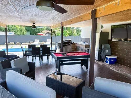 Modern Lux 3BR Home with Heated Pool in Fort Lauderdale, USA