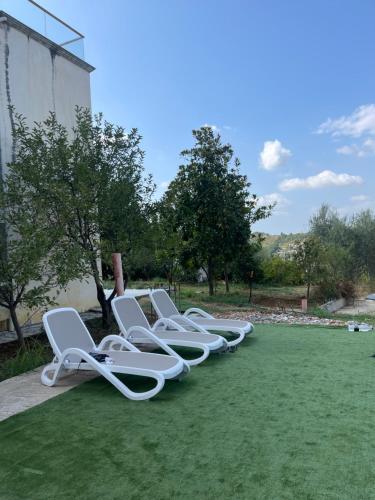 Tirana Sunny Bliss Villa 2 in มุลเลต