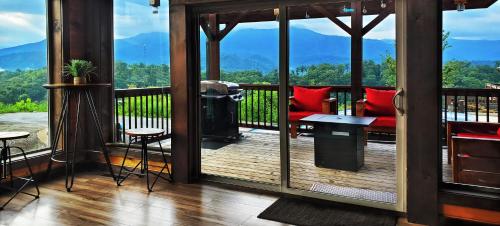 MtView close to Pkwy SLPS 10 3Bd-3Ba Game Room in Gatlinburg, USA