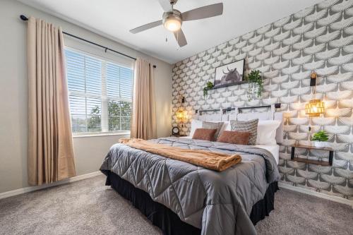 Spacious 3br2ba W Pool Gym Near Airport #4 thumb 2