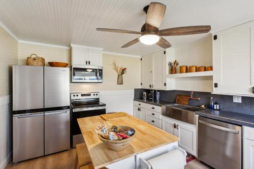 Charming Downtown McCloud Retreat home in McCloud (CA)