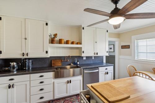 Charming Downtown McCloud Retreat home in McCloud (CA)