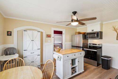 Charming Downtown McCloud Retreat home in McCloud (CA)