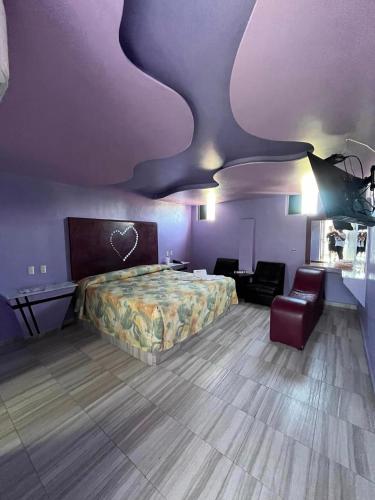 Hotel Love - image 11