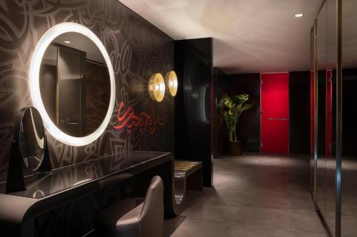 room detail thumbnail 2