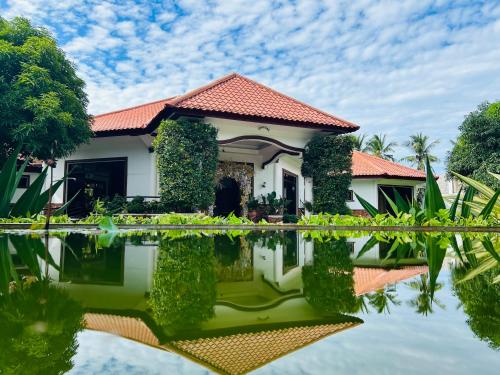 Ieeja, Luxor Resort in Marindukve