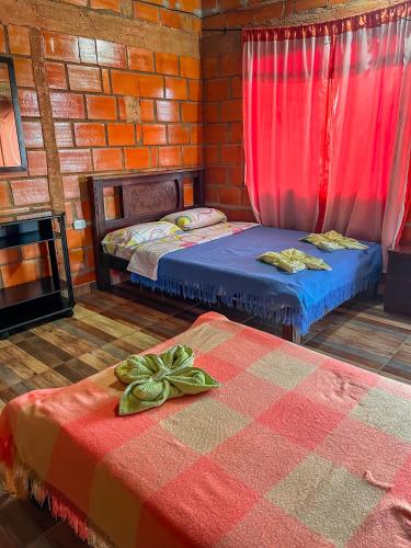 1 double bed, 2 twin beds
